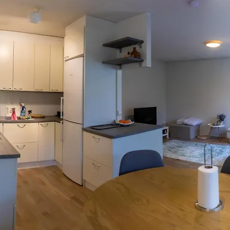 아파트 The Polar Roost