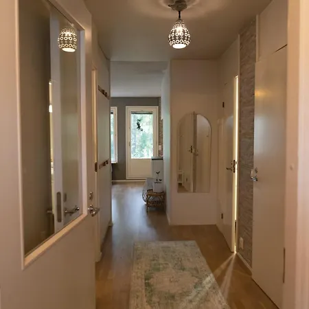 아파트 The Polar Roost